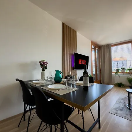 Central Riverside Apartment - Free Parking Prague Exterior photo