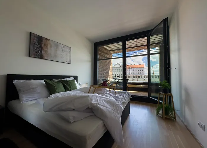 Central Riverside Apartment - Free Parking